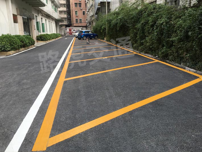 道路划线公司告诉您我国大城市停车位现状与问题