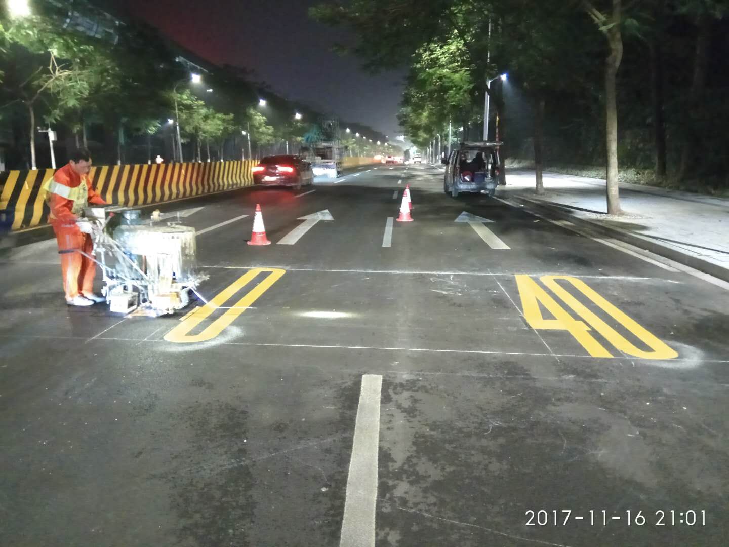 热熔减速带划线施工应注意什么?广东热熔标线涂料厂家