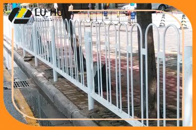 市政护栏如何来维护保养?广东道路交通设施厂家告诉你