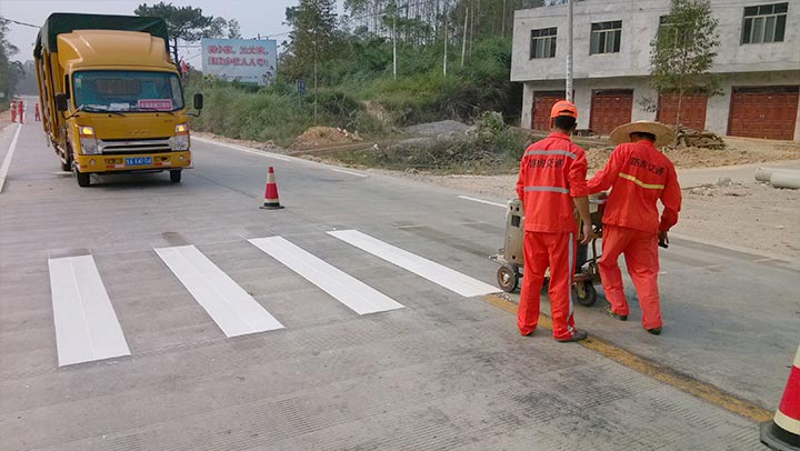 玻璃珠在反光划线涂料中的作用-道路标线涂料厂家