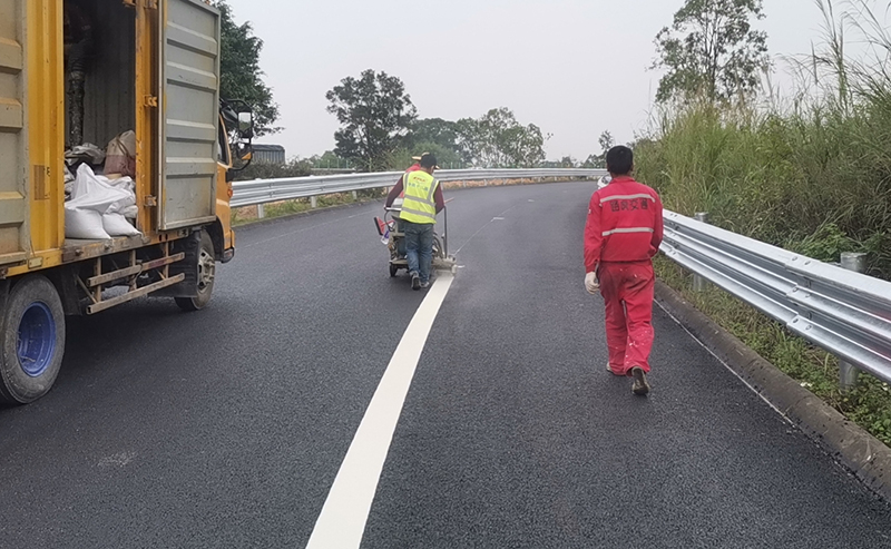 涂敷在路上的热熔标线涂料有哪些优点？