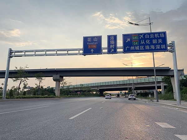 路虎交通：交通标志牌规范人们的交通行为
