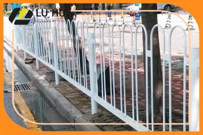 路虎交通：盘点市政护栏的使用功能