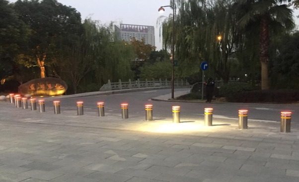路虎交通:自动升降柱的应用